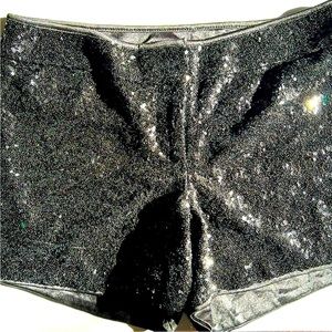 Cachè sequences shorts